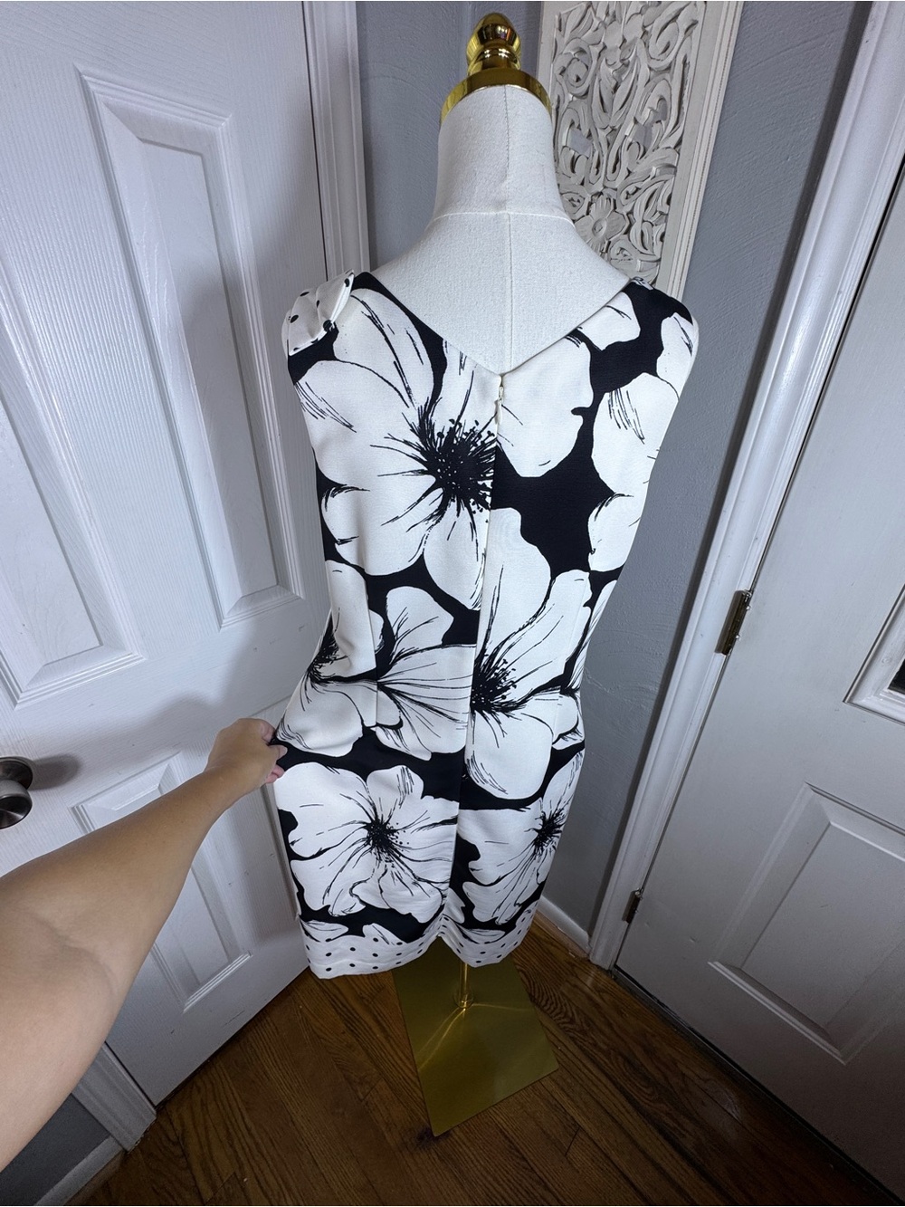 Talbots Bow Shoulder Floral Shift Dress Size 10 Black White Polka Dot Like New - Picture 7 of 11